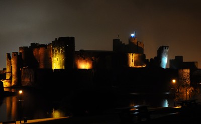 091209 - Doctor Who Filming - Local people in Caerphilly were stunned last night (Tues) when the 'Tardis' appeared on one of the towers at Caerphilly Castle in S Wales