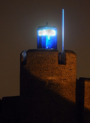 091209 - Doctor Who Filming - Local people in Caerphilly were stunned last night (Tues) when the 'Tardis' appeared on one of the towers at Caerphilly Castle in S Wales