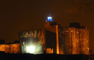 091209 - Doctor Who Filming - Local people in Caerphilly were stunned last night (Tues) when the 'Tardis' appeared on one of the towers at Caerphilly Castle in S Wales