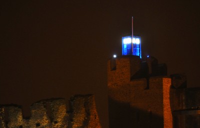 091209 - Doctor Who Filming - Local people in Caerphilly were stunned last night (Tues) when the 'Tardis' appeared on one of the towers at Caerphilly Castle in S Wales