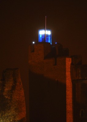 091209 - Doctor Who Filming - Local people in Caerphilly were stunned last night (Tues) when the 'Tardis' appeared on one of the towers at Caerphilly Castle in S Wales