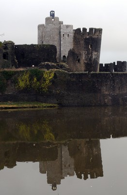 091209 - Doctor Who Filming - The Tardis sits on the tower at Caerphilly Castle, South Wales