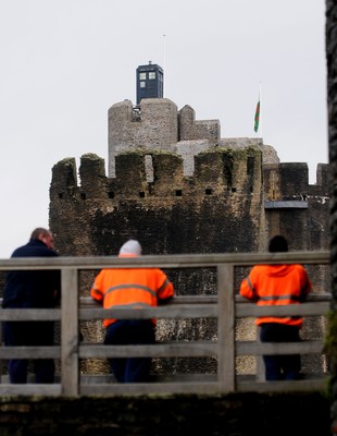 091209 - Doctor Who Filming - The Tardis sits on the tower at Caerphilly Castle, South Wales