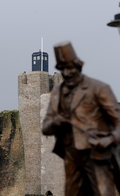 091209 - Doctor Who Filming - The Tardis sits on the tower at Caerphilly Castle, South Wales, near the statue of comedian Tommy Cooper who was born in the town