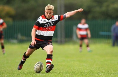 081016 Tata Steel RFC v Pontypool RFC - SWALEC Championship -Matthew Jones of Pontypool kicks a goal