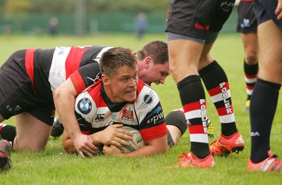 081016 Tata Steel RFC v Pontypool RFC - SWALEC Championship -Ben Parry of Pontypool scores a try