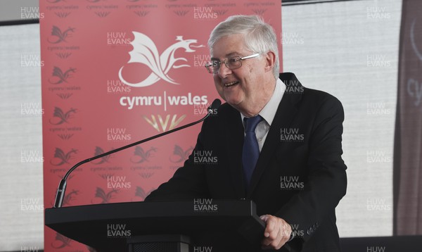 120822 - Welsh Government Welcome Home event for Wales Commonwealth Games Team - First Minister of Wales Mark Drakeford MS addresses Team Wales at the homecoming event 