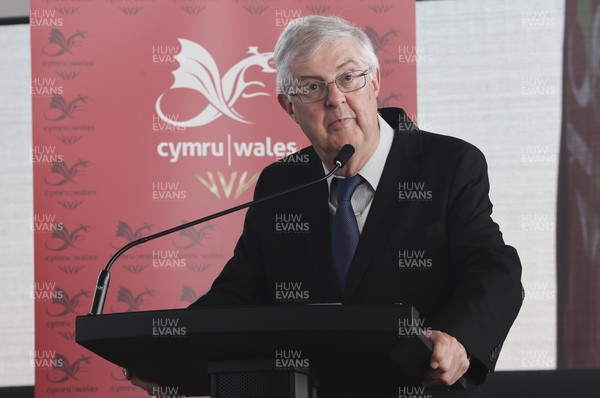 120822 - Welsh Government Welcome Home event for Wales Commonwealth Games Team - First Minister of Wales Mark Drakeford MS addresses Team Wales at the homecoming event 