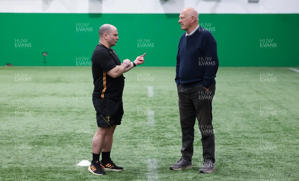 180425 - Wales Women Rugby Training - WRU President Terry Cobner chats with Sean Lynn, Wales Women head coach during a visit to watch training ahead of the Guinness Women’s Six Nations match against Ireland