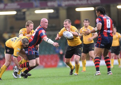 03.04.08 - Millennium Magic 2008 Rugby League Castleford Tigers v Wakefield Trinity Wildcats Wildcats' Richard Moore passes to Adam Watene 