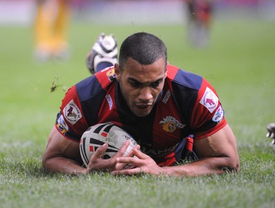 03.04.08 - Millennium Magic 2008 Rugby League Castleford Tigers v Wakefield Trinity Wildcats Wildcats' Ryan Atkins scores try 