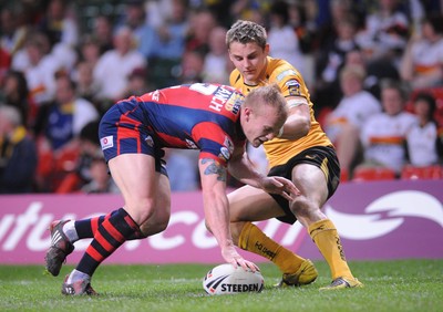 03.04.08 - Millennium Magic 2008 Rugby League Castleford Tigers v Wakefield Trinity Wildcats Wildcats' Damien Blanch scores try as Richard Owen challenges 