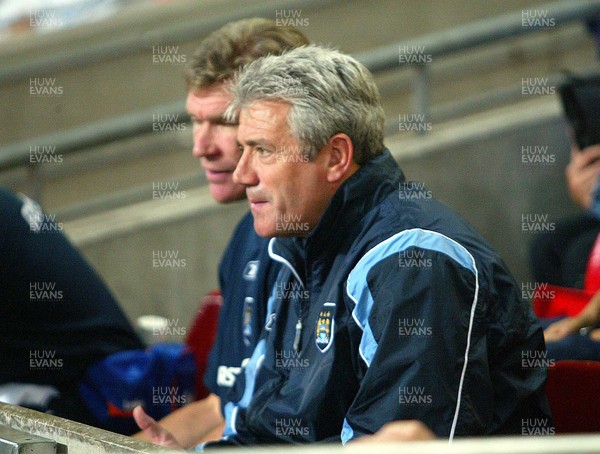 280803 - The New Saints (TNS) v Manchester City - UEFA Cup Qualifying Round - Kevin Keegan in the dugout at the start of the second half