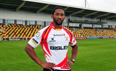 27.09.11.- Newport Gwent Dragons. New Dragons signing Tonderai Chavhanga.  