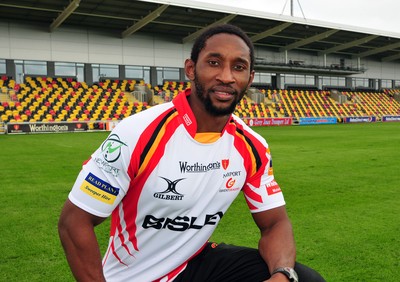 27.09.11.- Newport Gwent Dragons. New Dragons signing Tonderai Chavhanga.  