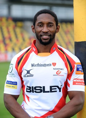 27.09.11.- Newport Gwent Dragons. New Dragons signing Tonderai Chavhanga.  