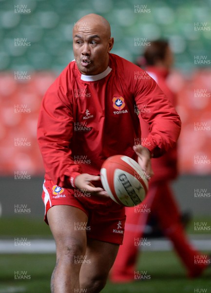 211113 - Tonga Rugby Training -Nili Latu during training