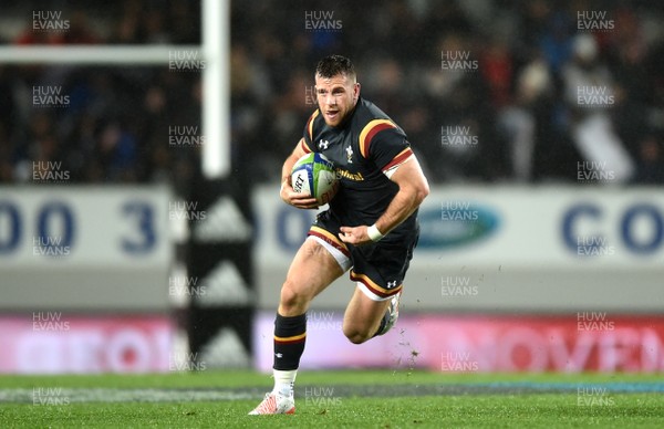 160617 - Tonga v Wales - American Express Pasifika Challenge - Gareth Davies of Wales