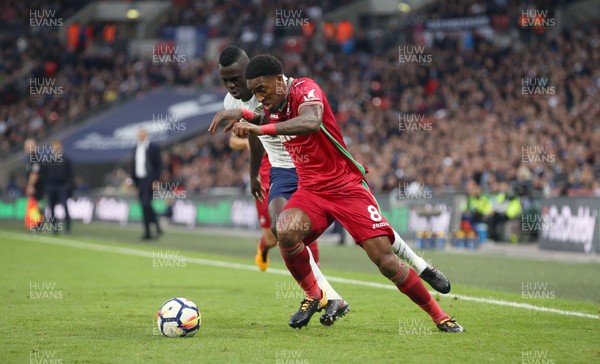 160917 - Tottenham Hotspur v Swansea City - Premier League - Leroy Fer of Swansea City beats Davinson Sanchez of Tottenham Hotspur 