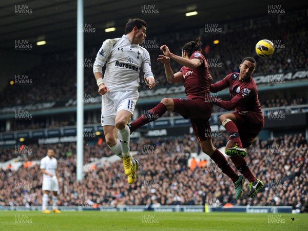 090213 Tottenham Hotspur v Newcastle United - Barclays Premier League - Gareth Bale gets a header in on goal for Spurs 