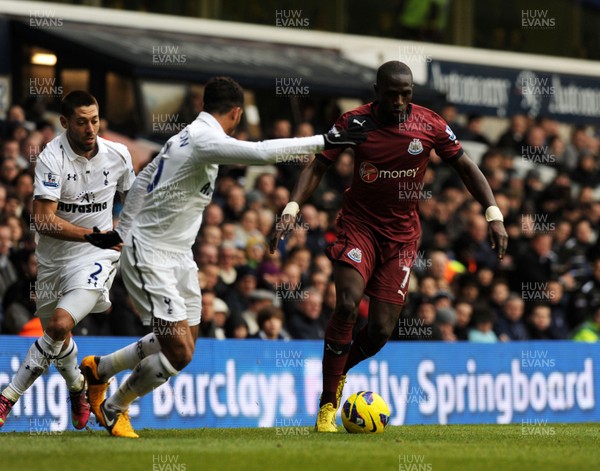 090213 Tottenham Hotspur v Newcastle United - Barclays Premier League - Mossa Sissoko of Newcastle United is put under pressure by Kyle Naughton of Spurs 