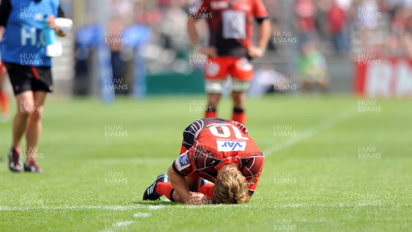 23.05.10 - Cardiff Blues v Toulon - Amlin Challenge Cup Final 2010 - Jonny Wilkinson of Toulon injures himself after a kick. 