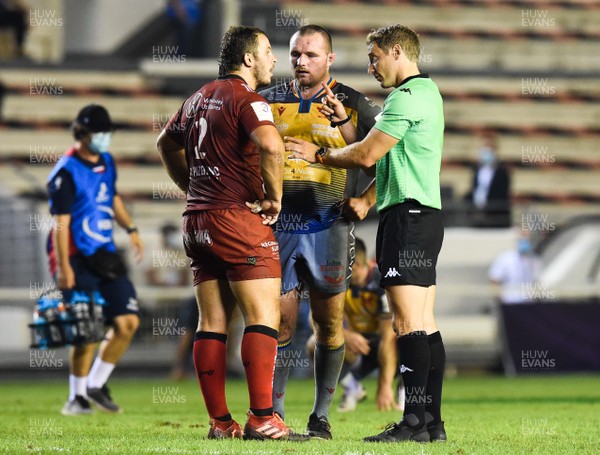 190920 - Toulon v Scarlets - European Rugby Challenge Cup Quarter Final - Anthony Etrillard of Toulon, Ken Owens of Scarlets and referee Andrew Brace
