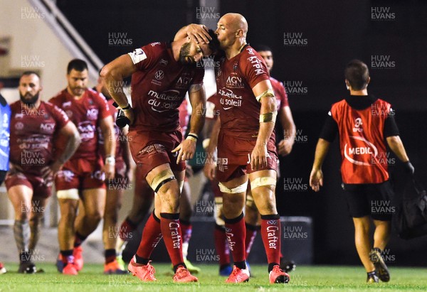 190920 - Toulon v Scarlets - European Rugby Challenge Cup Quarter Final - Sergio Parisse of Toulon celebrates his try with Charles Ollivon