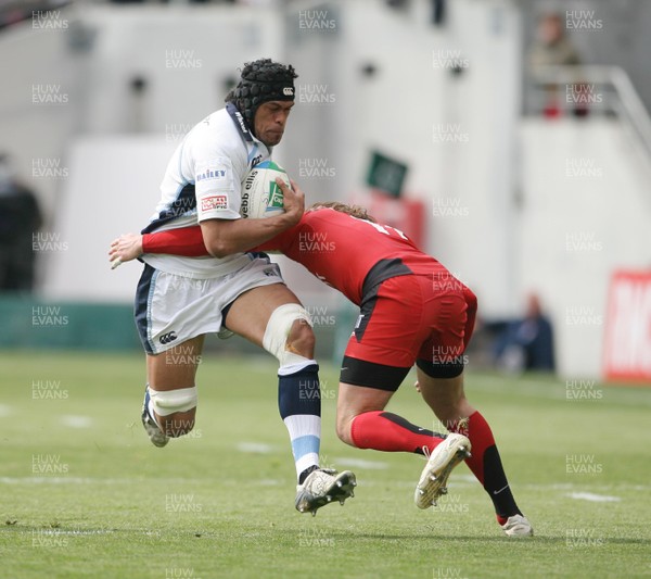 06.04.08  Toulouse v Cardiff Blues... Blues' Maama Molitika is tackled by Toulouse's Maxime Medard. 