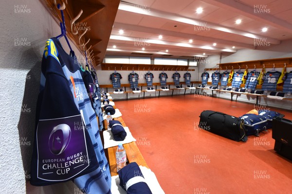 201017 - Toulouse v Cardiff Blues - European Rugby Challenge Cup - Cardiff Blues dressing room
