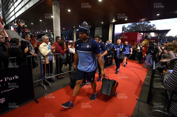 201017 - Toulouse v Cardiff Blues - European Rugby Challenge Cup - Nick Williams of Cardiff Blues arrives