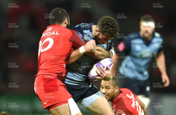 201017 - Toulouse v Cardiff Blues - European Rugby Challenge Cup - Alex Cuthbert of Cardiff Blues is tackled by Jean-Marc Doussain of Toulouse