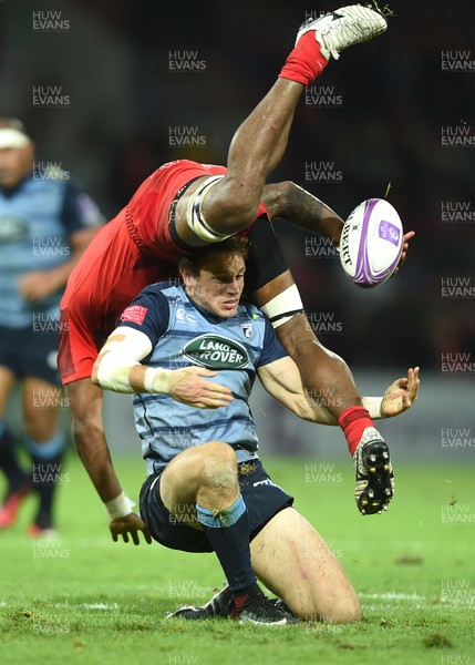 201017 - Toulouse v Cardiff Blues - European Rugby Challenge Cup - Blaine Scully of Cardiff Blues tackles Semi Kunatani of Toulouse