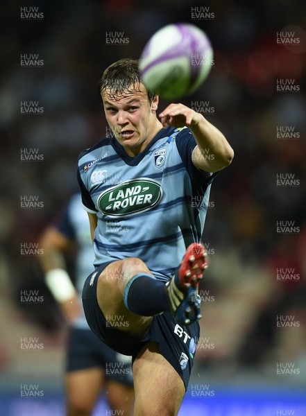 201017 - Toulouse v Cardiff Blues - European Rugby Challenge Cup - Jarrod Evans of Cardiff Blues kicks