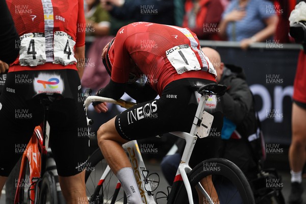 070925 - Picture shows an emotional Geraint Thomas as he crosses the finish line in Cardiff in his last ever race in Wales in the final stage of the Tour of Britain from Newport to Cardiff to end his career