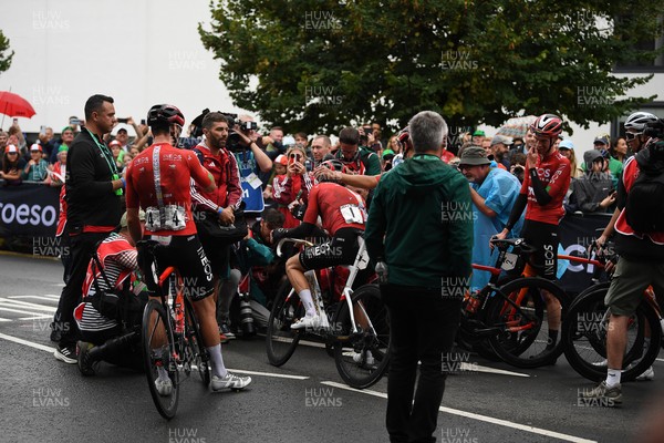 070925 - Picture shows an emotional Geraint Thomas as he crosses the finish line in Cardiff in his last ever race in Wales in the final stage of the Tour of Britain from Newport to Cardiff to end his career