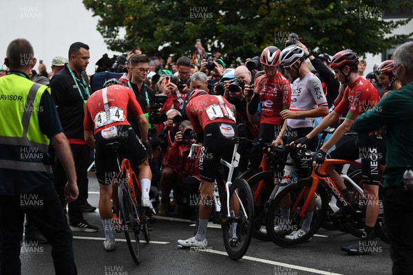 070925 - Picture shows an emotional Geraint Thomas as he crosses the finish line in Cardiff in his last ever race in Wales in the final stage of the Tour of Britain from Newport to Cardiff to end his career