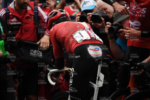 070925 - Picture shows an emotional Geraint Thomas as he crosses the finish line in Cardiff in his last ever race in Wales in the final stage of the Tour of Britain from Newport to Cardiff to end his career