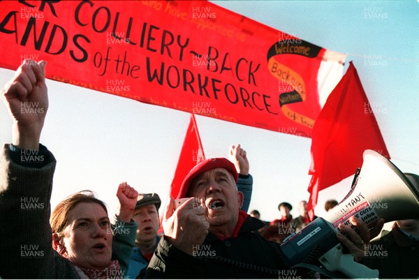 020195 - Tower Colliery -  Supporters sing the 'Red Flag' as miners march back to work at Tower Colliery near Aberdare