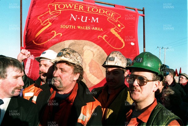 020195 - Tower Colliery -  The miners of Tower Colliery, near Aberdare, march back to work