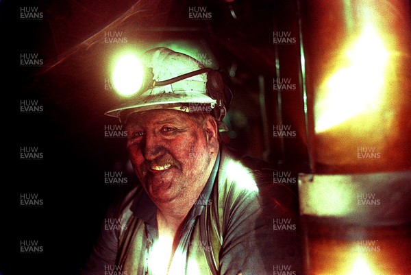 061295 - Tower Colliery - Graham Taylor all smiles at the coalface