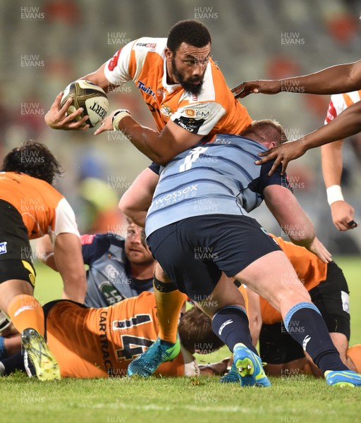 070418 - Toyota Cheetahs v Cardiff Blues - Guinness PRO14 -  Uzair Cassiem of the Toyota Cheetahs getting tagged by Rhys Gill of the Cardiff Blues 
