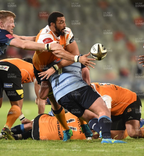 070418 - Toyota Cheetahs v Cardiff Blues - Guinness PRO14 -  Uzair Cassiem of the Toyota Cheetahs getting tagged by Rhys Gill of the Cardiff Blues