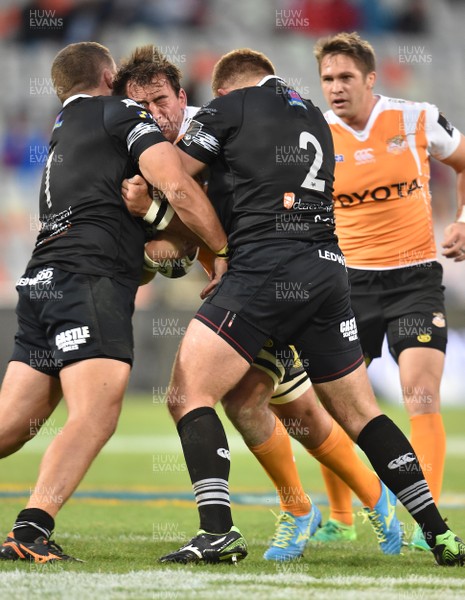 290917 - Toyota Cheetahs v Ospreys - Guinness PRO14 -    Henco Venter of the Toyota Cheetahs is tackled by Nicky Smith and Scott Baldwin of the Ospreys