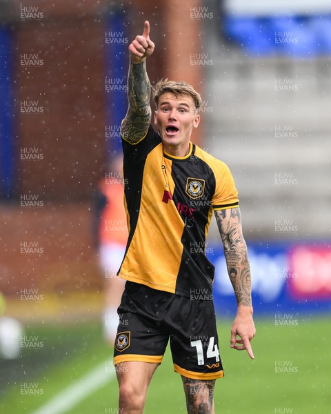 130925 - Tranmere Rovers v Newport County - Sky Bet League 2 - Kai Whitmore of Newport County gives his team instructions
