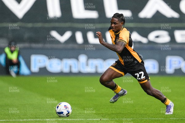 130925 - Tranmere Rovers v Newport County - Sky Bet League 2 - Habeeb Ogunneye of Newport County makes a break with the ball