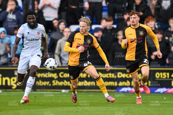 130925 - Tranmere Rovers v Newport County - Sky Bet League 2 - Sammy Braybrooke of Newport County makes a break with the ball