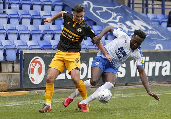 220918 - Tranmere Rovers v Newport County - Sky Bet League 2 - Padraig Amond of Newport County and Manny Monthe of Tranmere Rovers