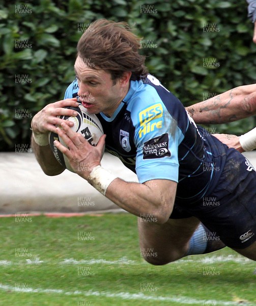 130216 - Treviso v Cardiff Blues - Guinness PRO12 -  Blaine Scully of Blues scores a try