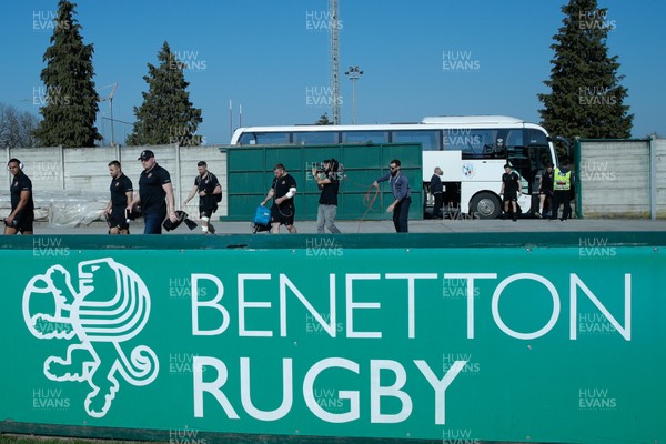 070418 - Benetton Treviso v Dragons - Guinness PRO14 -  Dragons players arrive at Stadio di Monigo in Treviso